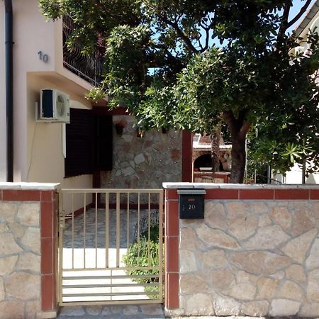 Apartment "Mislav" Gornji Karin Exterior photo